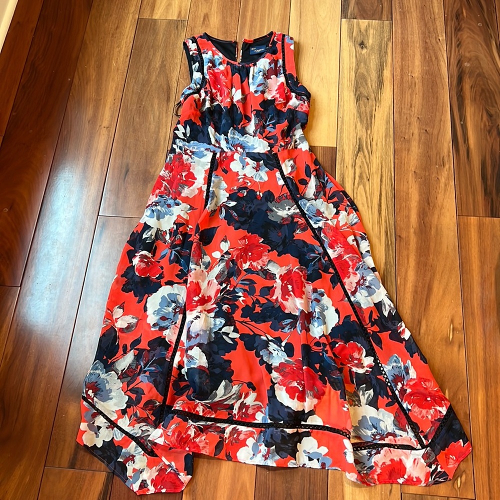 Just Taylor size 4 midi dress with lace detail